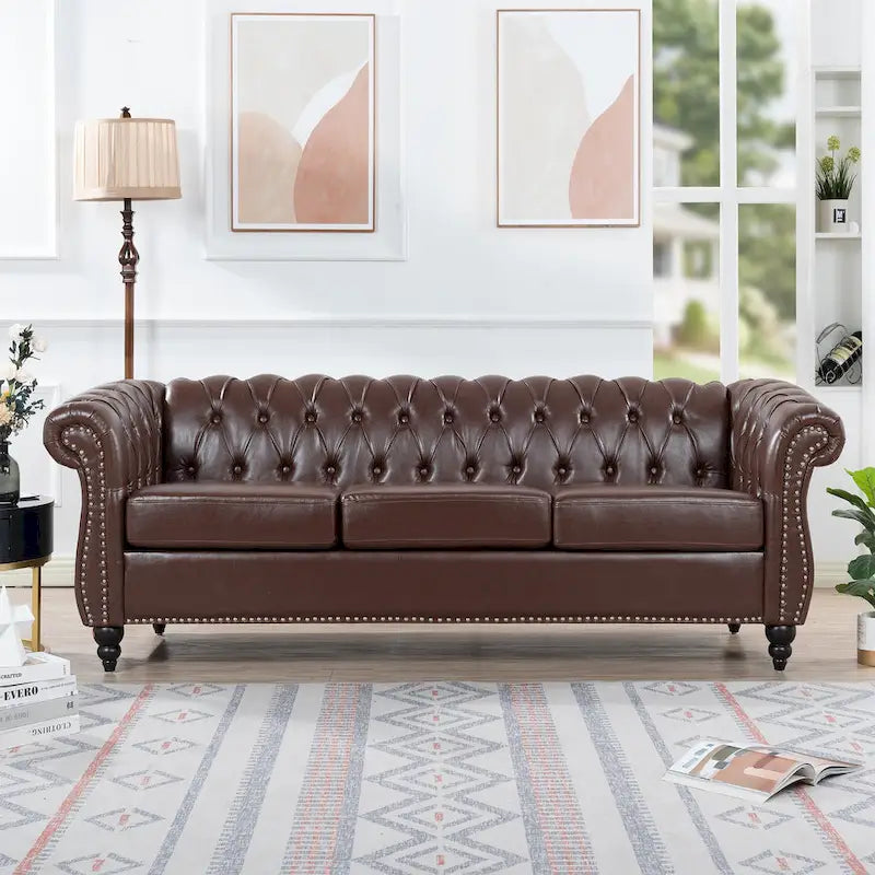 Divano Chesterfield a 3 posti in finta pelle con braccioli arrotolati