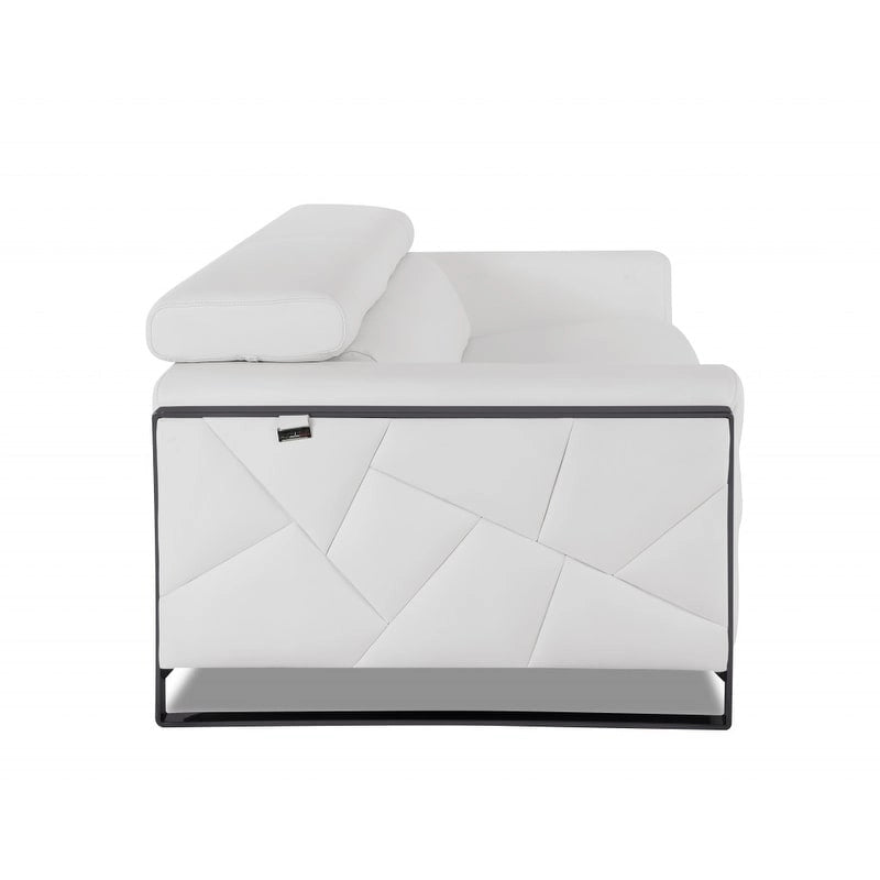 89" weißes italienisches Ledersofa mit silbernen Beinen - 35H x 89W x 43D